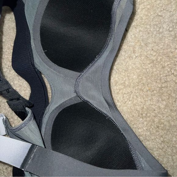 Gifted to Katie Adidas Dark Gray & Black sports bra size XS - Picture 7 of 8
